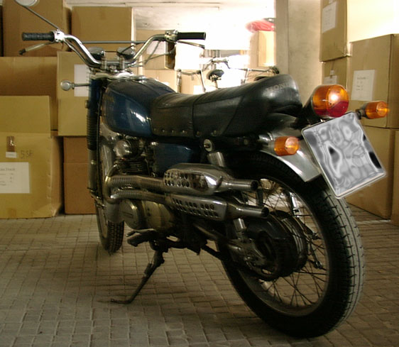 Honda CL 350 hinten